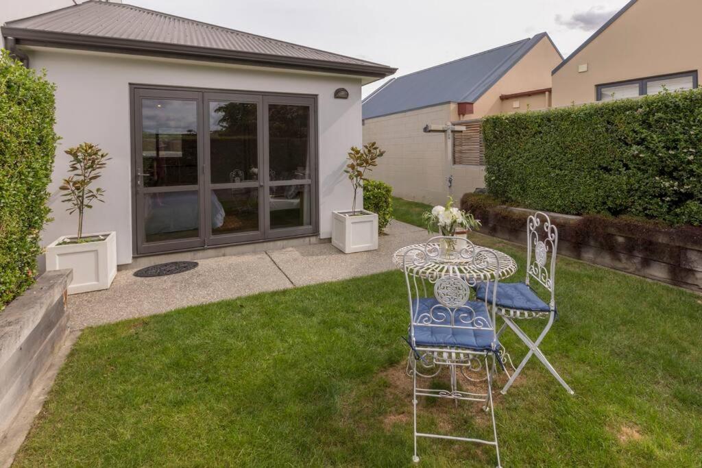 Private, Tasteful Studio Appartamento Wanaka Esterno foto